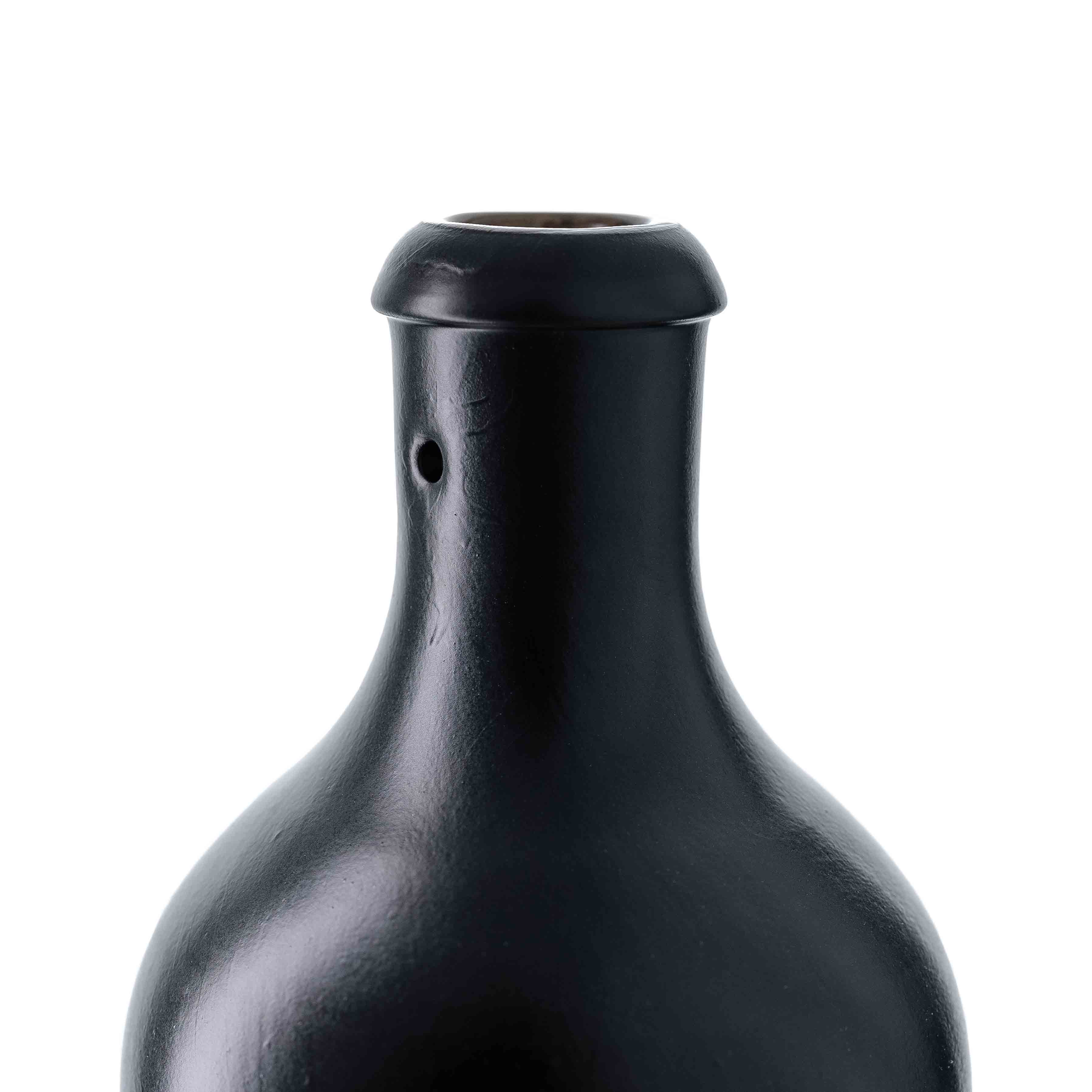 Mündung der schwar matten Bügelflasche 