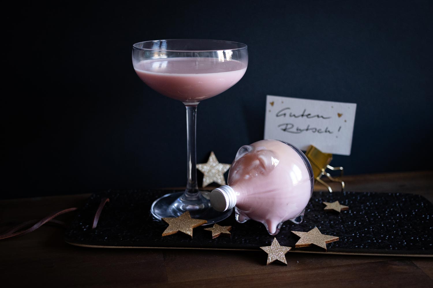 Rosa Glücksbringer-Likör für Silvester