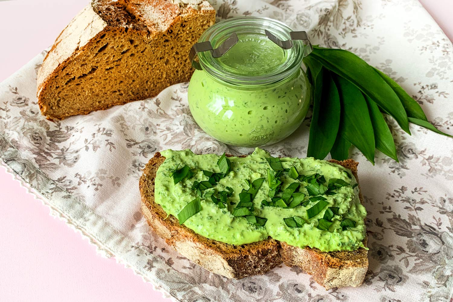 Rezept für Bärlauch Feta Dip Rezept für Bärlauch Feta Dip